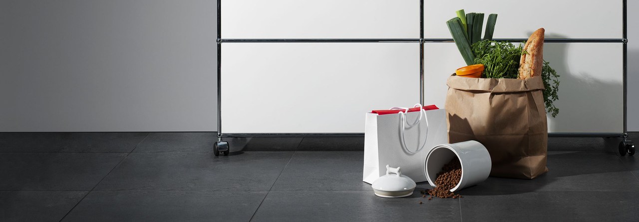 我们通过两个细分市场开展业务